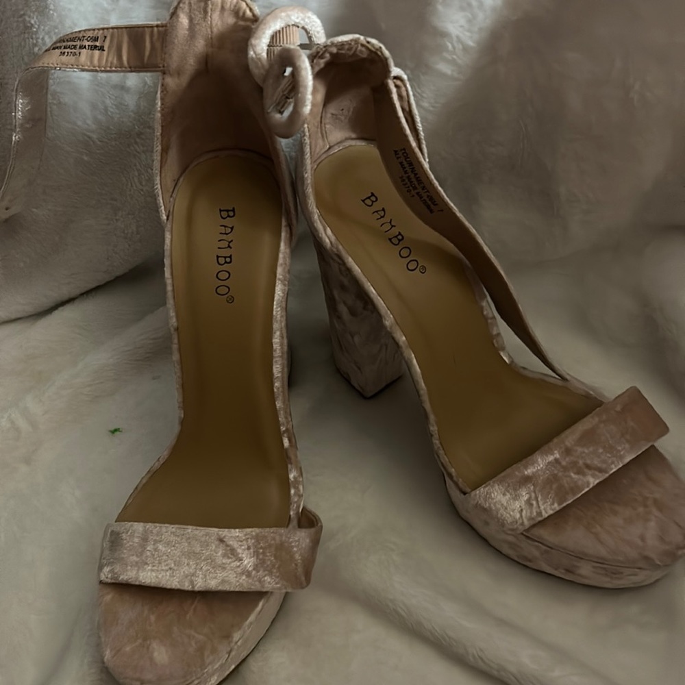 Soft light pink heels